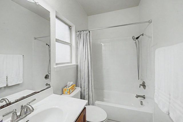 17804 Linkhill DR, Dripping Springs, TX 78620