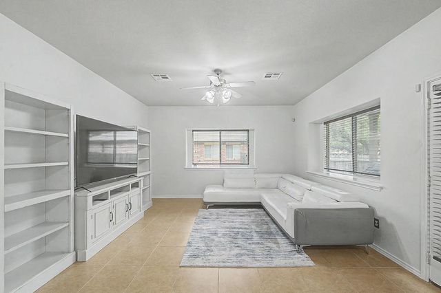 17804 Linkhill DR, Dripping Springs, TX 78620