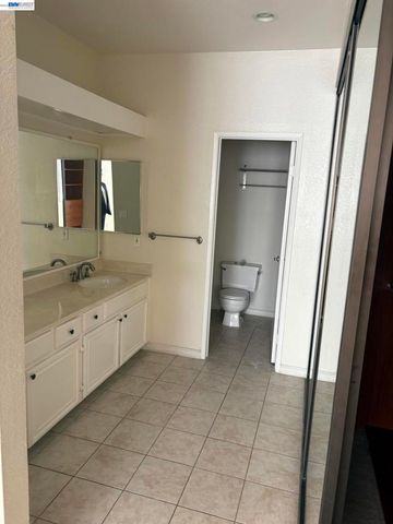 3663 Oakwood Ter 211, Fremont, CA 94536