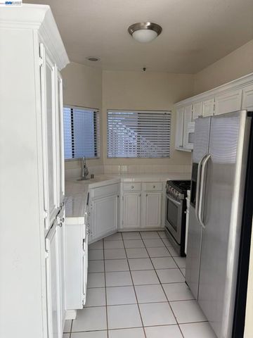 3663 Oakwood Ter 211, Fremont, CA 94536