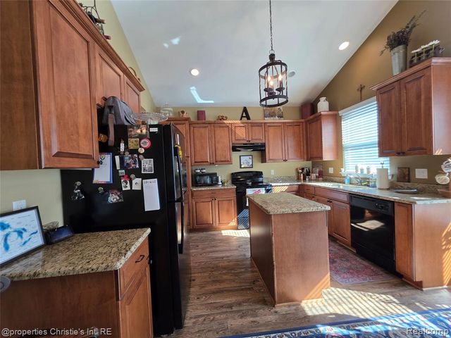 41321 Chestnut Drive, Clinton Township, MI 48038