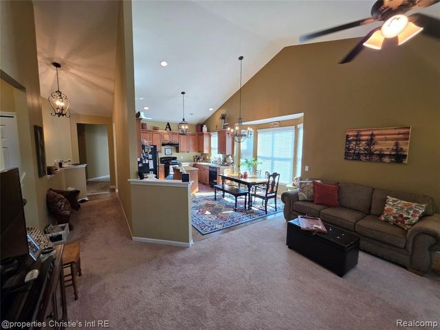 41321 Chestnut Drive, Clinton Township, MI 48038