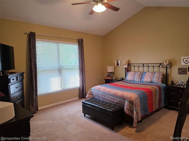 41321 Chestnut Drive, Clinton Township, MI 48038