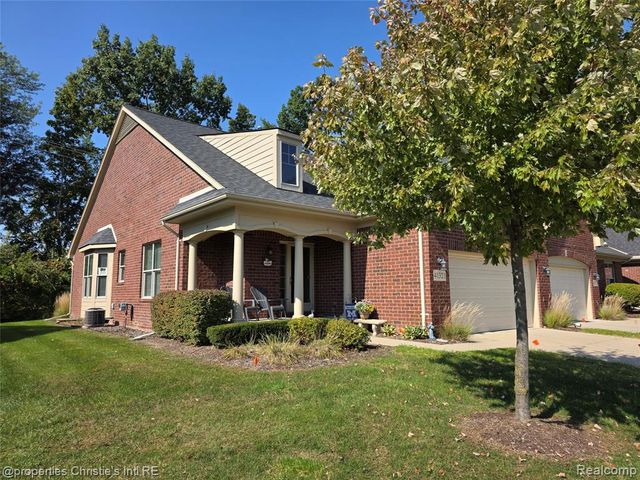 41321 Chestnut Drive, Clinton Township, MI 48038