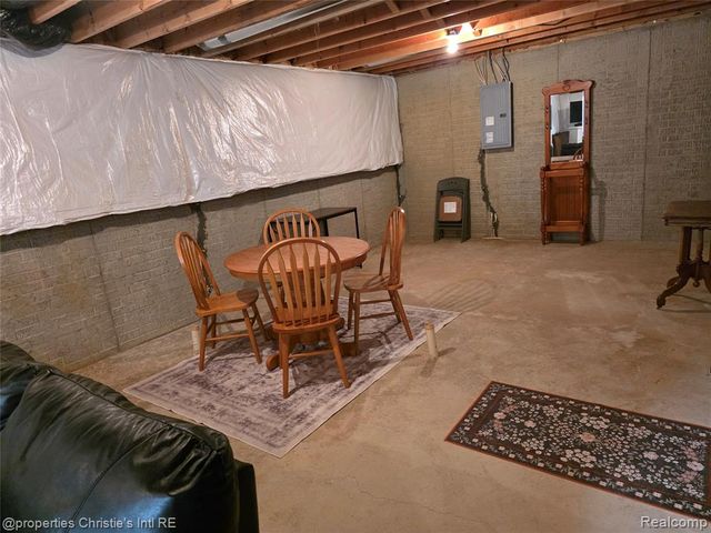 41321 Chestnut Drive, Clinton Township, MI 48038