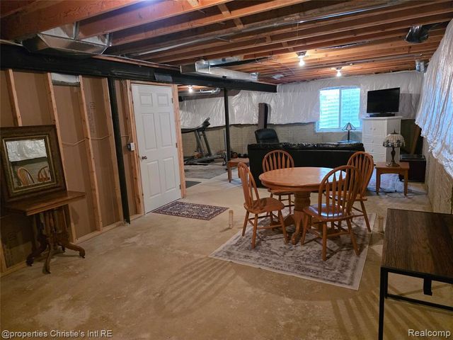 41321 Chestnut Drive, Clinton Township, MI 48038