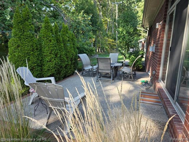 41321 Chestnut Drive, Clinton Township, MI 48038