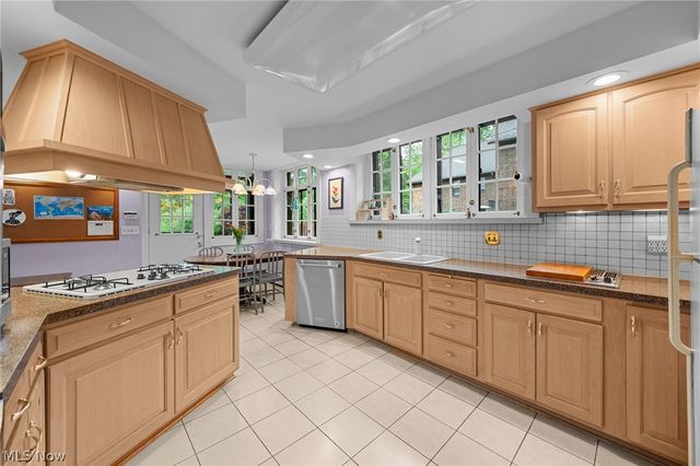 14211 Larchmere Boulevard, Shaker Heights, OH 44120