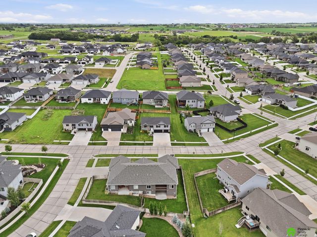 9515 Friedman Street, Lincoln, NE 68516