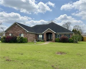8166 South Wind Drive W, Irvington, AL 36544