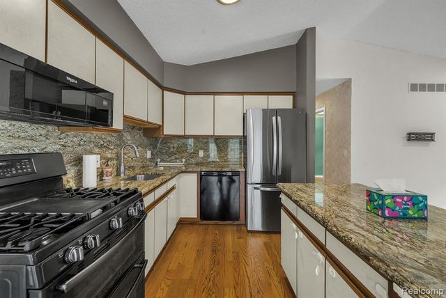 24228 Bashian Drive, Novi, MI 48375