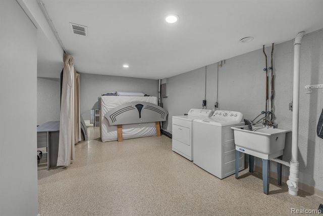 24228 Bashian Drive, Novi, MI 48375
