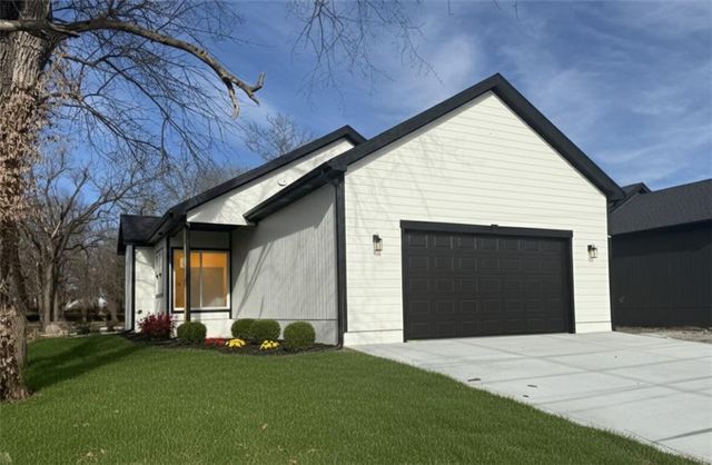 223 E Mill Avenue, Osawatomie, KS 66064