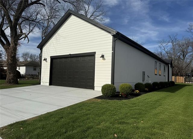 223 E Mill Avenue, Osawatomie, KS 66064