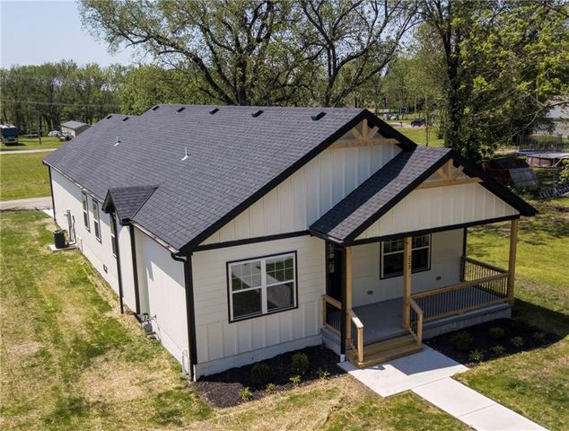 223 E Mill Avenue, Osawatomie, KS 66064