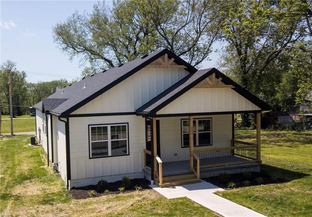223 E Mill Avenue, Osawatomie, KS 66064
