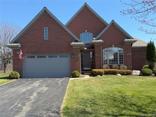 7350 Pine Vista Drive, Brighton, MI 48116