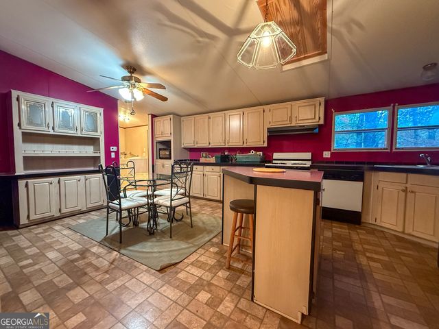 431 Paradise Valley Road, Cleveland, GA 30528