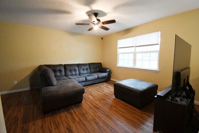 3120 W Countryside Drive, Springfield, MO 65807