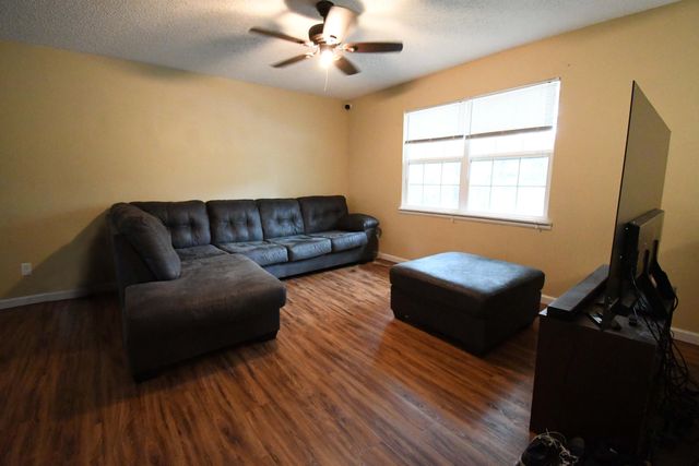 3120 W Countryside Drive, Springfield, MO 65807