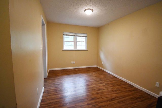 3120 W Countryside Drive, Springfield, MO 65807