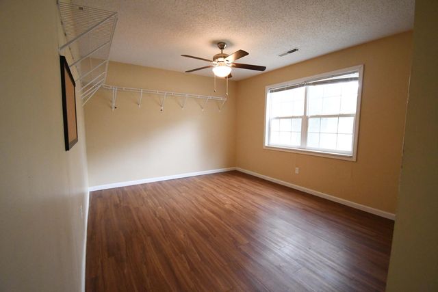 3120 W Countryside Drive, Springfield, MO 65807