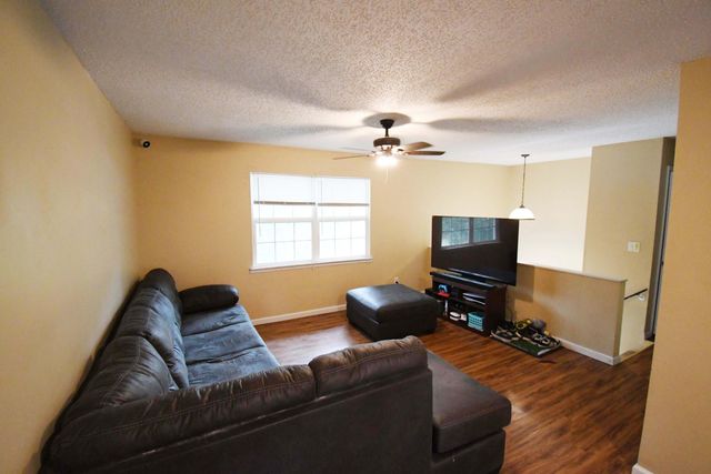 3120 W Countryside Drive, Springfield, MO 65807