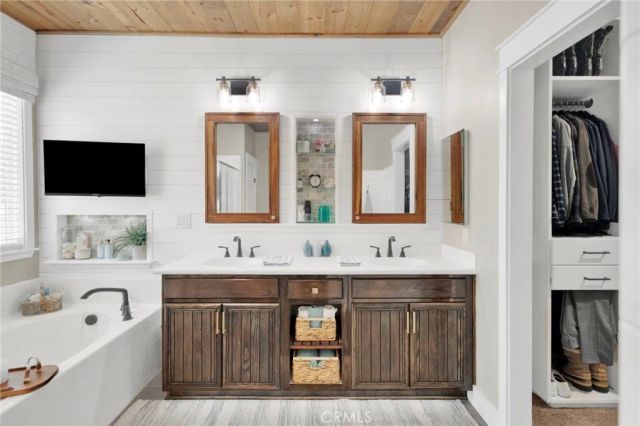 13817 Grant Way, Oak Hills, CA 92344