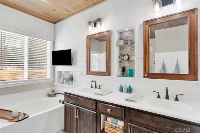 13817 Grant Way, Oak Hills, CA 92344