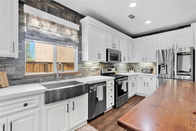 13817 Grant Way, Oak Hills, CA 92344