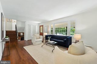 8200 OLD OAKS DR, Springfield, VA 22152