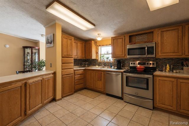 285 Madison Court, White Lake, MI 48386