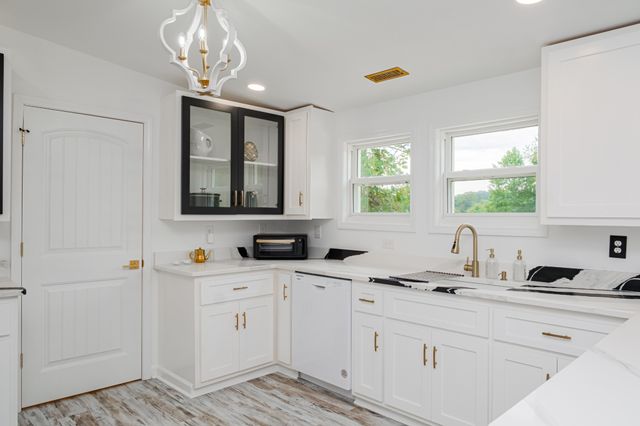 5071 Shelbyville Rd, Mcminnville, TN 37110