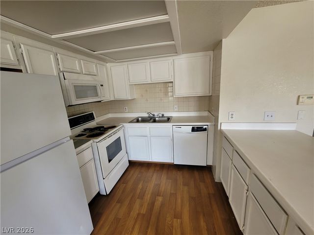 1104 PINTO ROCK Lane 201, Las Vegas, NV 89128