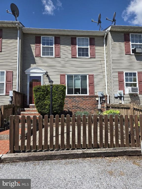 260 WHITE DOGWOOD DR, Etters, PA 17319