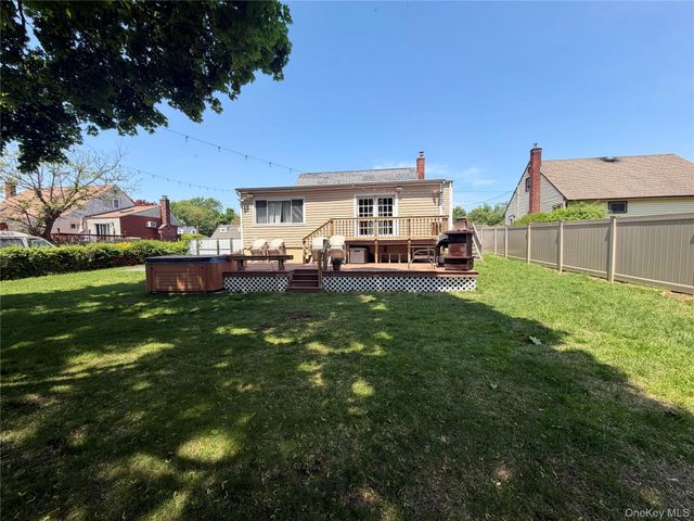 16 Kopf Street, Brentwood, NY 11717