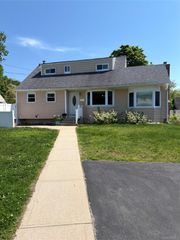 16 Kopf Street, Brentwood, NY 11717