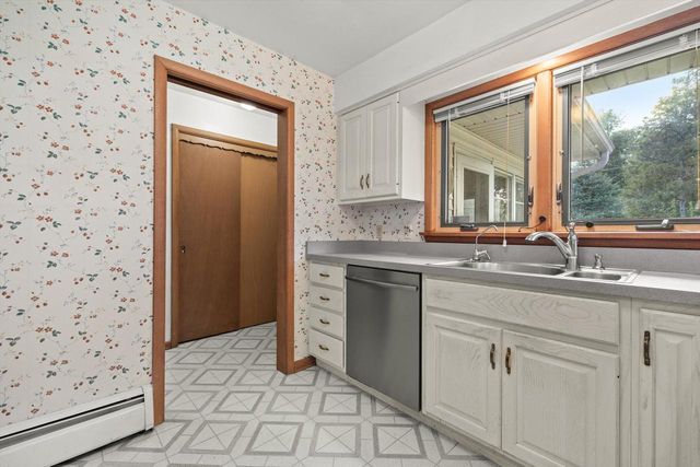 3628 Country LANE, Mount Pleasant, WI 53405