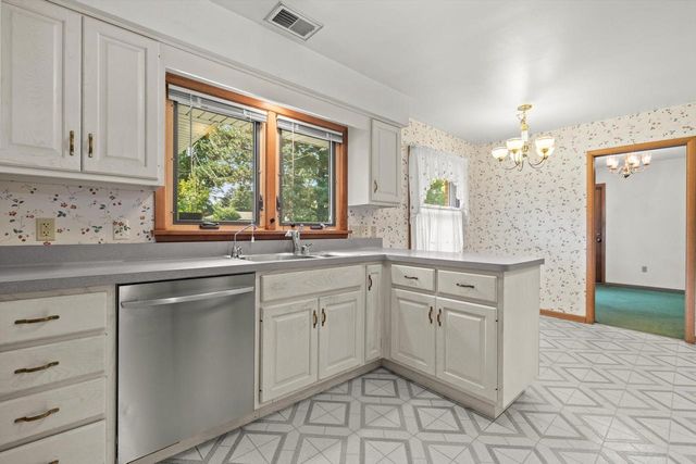 3628 Country LANE, Mount Pleasant, WI 53405