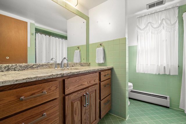 3628 Country LANE, Mount Pleasant, WI 53405
