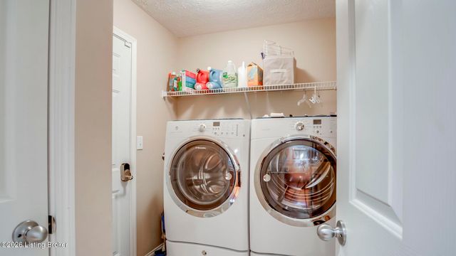 3820 Jean Cain Pl, Louisville, KY 40245