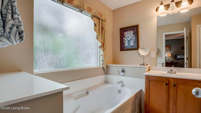 3820 Jean Cain Pl, Louisville, KY 40245