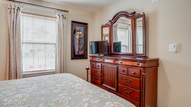 3820 Jean Cain Pl, Louisville, KY 40245