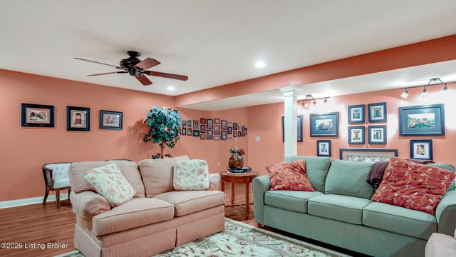 3820 Jean Cain Pl, Louisville, KY 40245