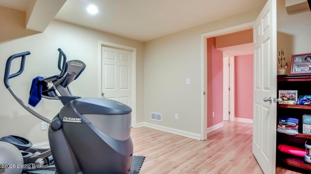 3820 Jean Cain Pl, Louisville, KY 40245