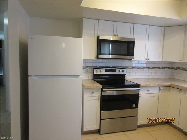 1218 NE 8th TER, Cape Coral, FL 33909