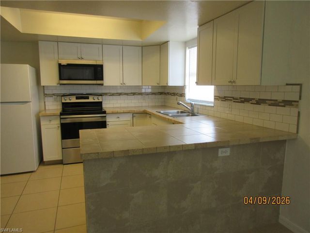 1218 NE 8th TER, Cape Coral, FL 33909