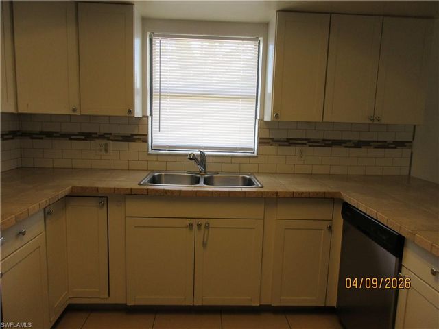 1218 NE 8th TER, Cape Coral, FL 33909