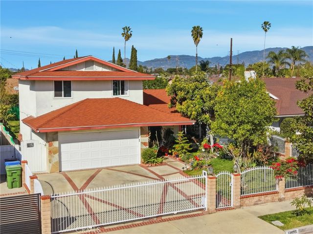 13435 Chase Street, Arleta, CA 91331