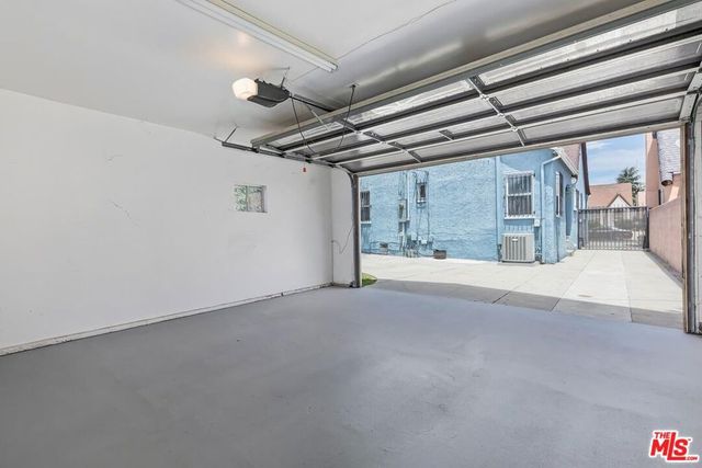 1110 W 80th Street, Los Angeles, CA 90044